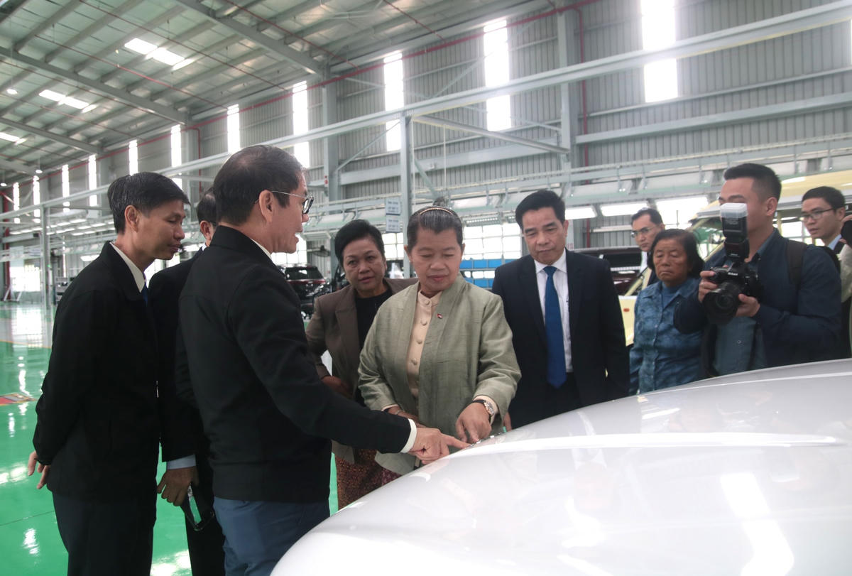 Đoàn đại biểu Nghị sĩ hữu nghị hai nước Việt Nam - Campuchia thăm tại THACO Chu Lai.. 