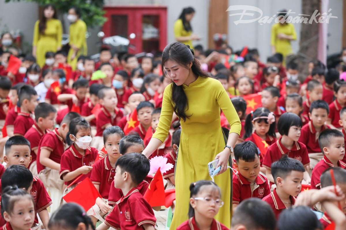 [ẢNH] Học sinh tại Hà Nội hân hoan đón khai giảng sau hơn 1 năm học trực tuyến