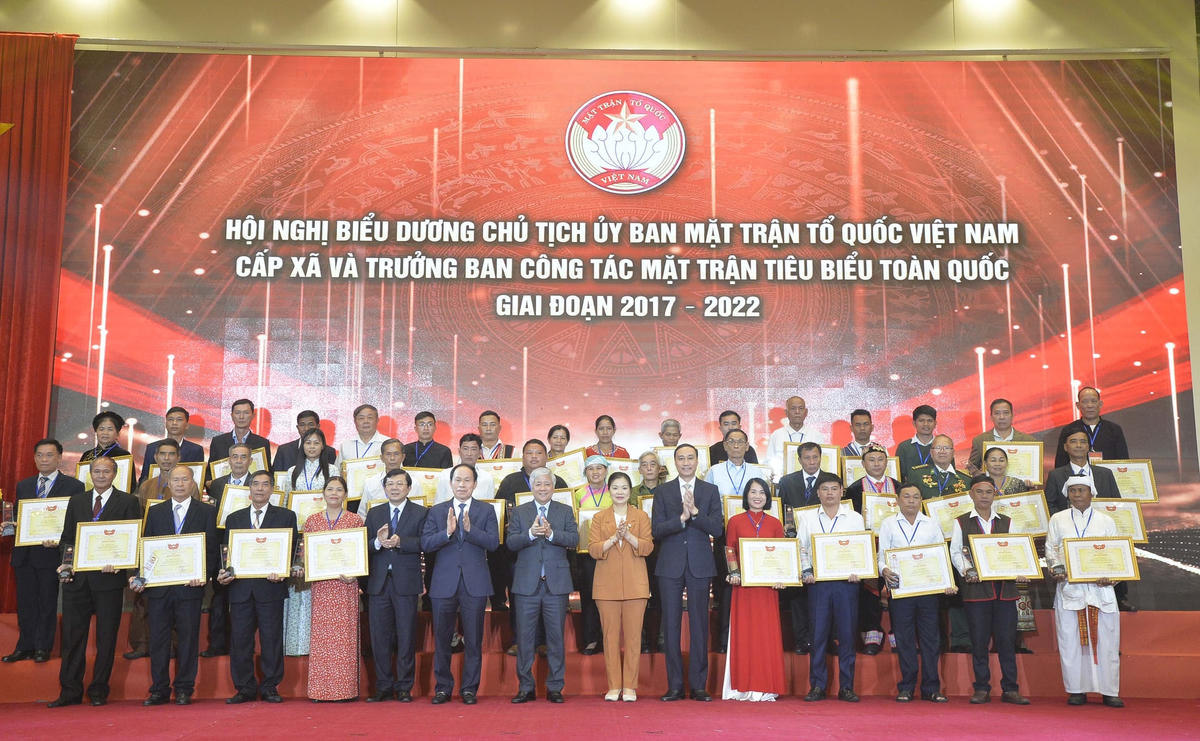 [Ảnh] Vinh danh 236 điển hình tiêu biểu trong công tác Mặt trận