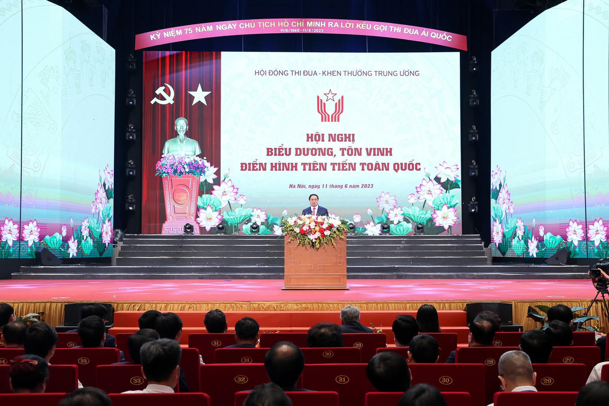 Thủ tướng Phạm Minh Chính chúc phong trào thi đua của cả nước tiếp tục phát triển và đạt được nhiều kết quả quan trọng, to lớn hơn nữa. Ảnh VGP/Nhật Bắc.