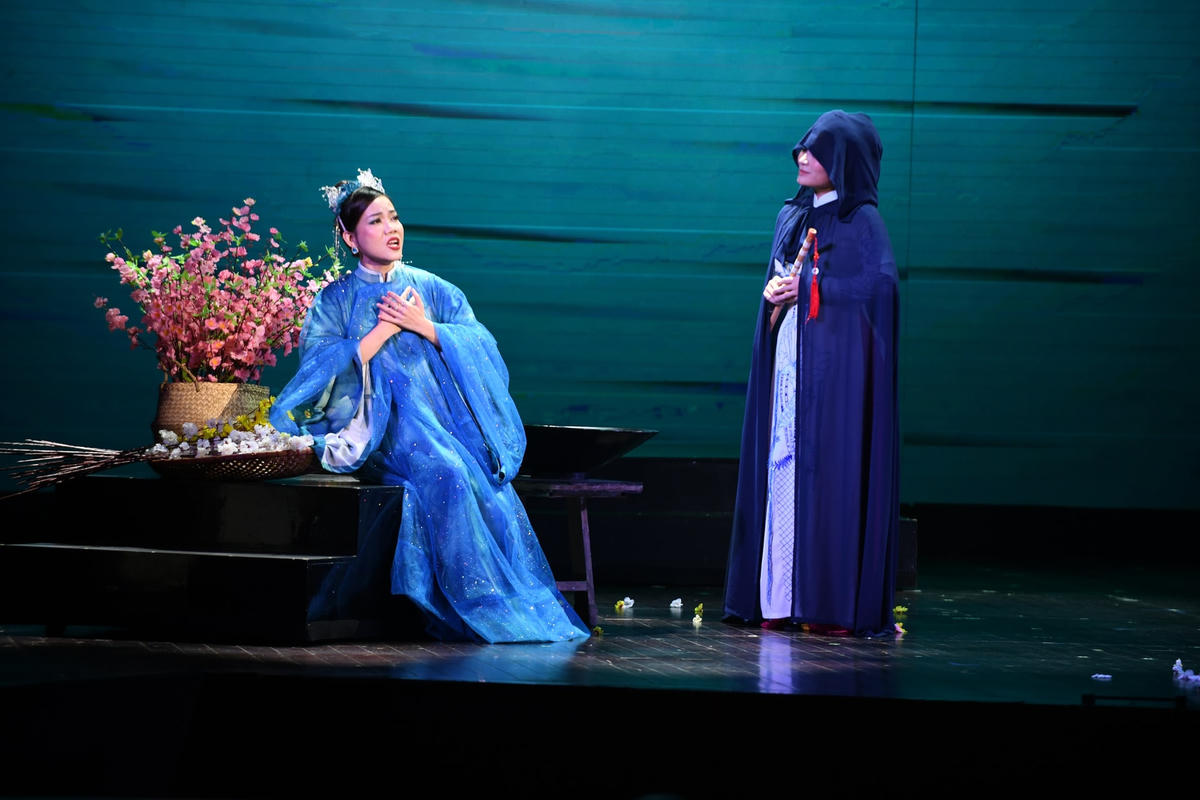 Cảnh trong vở Opera “Công nữ Anio”.