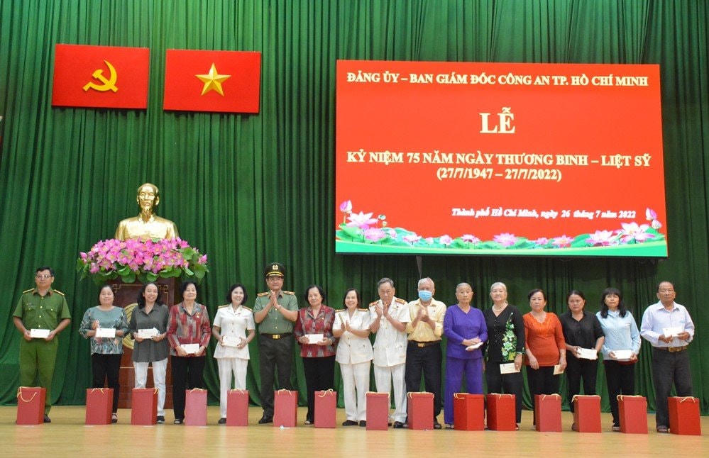 Quang cảnh buổi họp mặt kỷ niệm 75 năm Ngày Thương binh - Liệt sĩ (27/7/1947-27/7/2022).