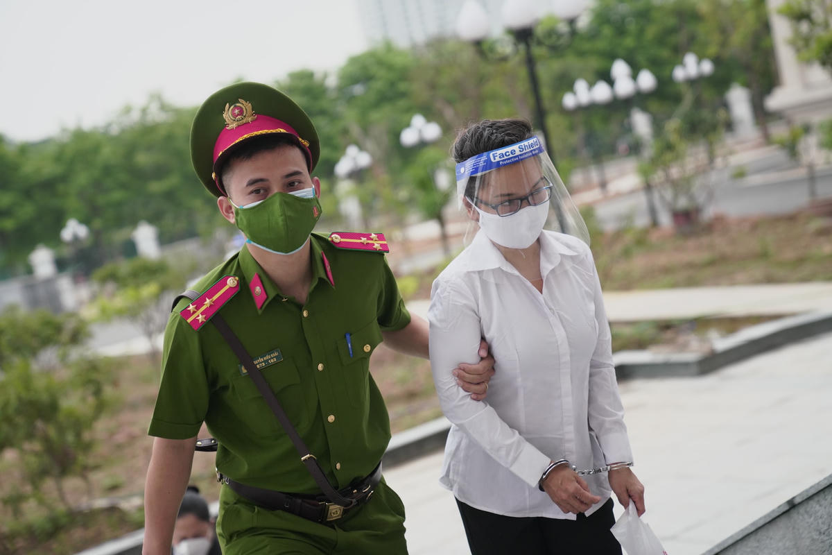 Hình ảnh cựu Thứ trưởng Bộ Y tế Trương Quốc Cường đến tòa