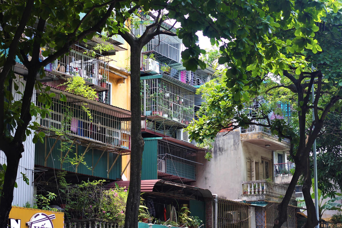 Hàng loạt vụ hỏa hoạn gây chết người ở những ngôi nhà ống cao tầng, có cửa sổ và khu vực sân thượng bị bịt kín bằng khung sắt chống trộm. Ảnh: Ngọc Ánh.