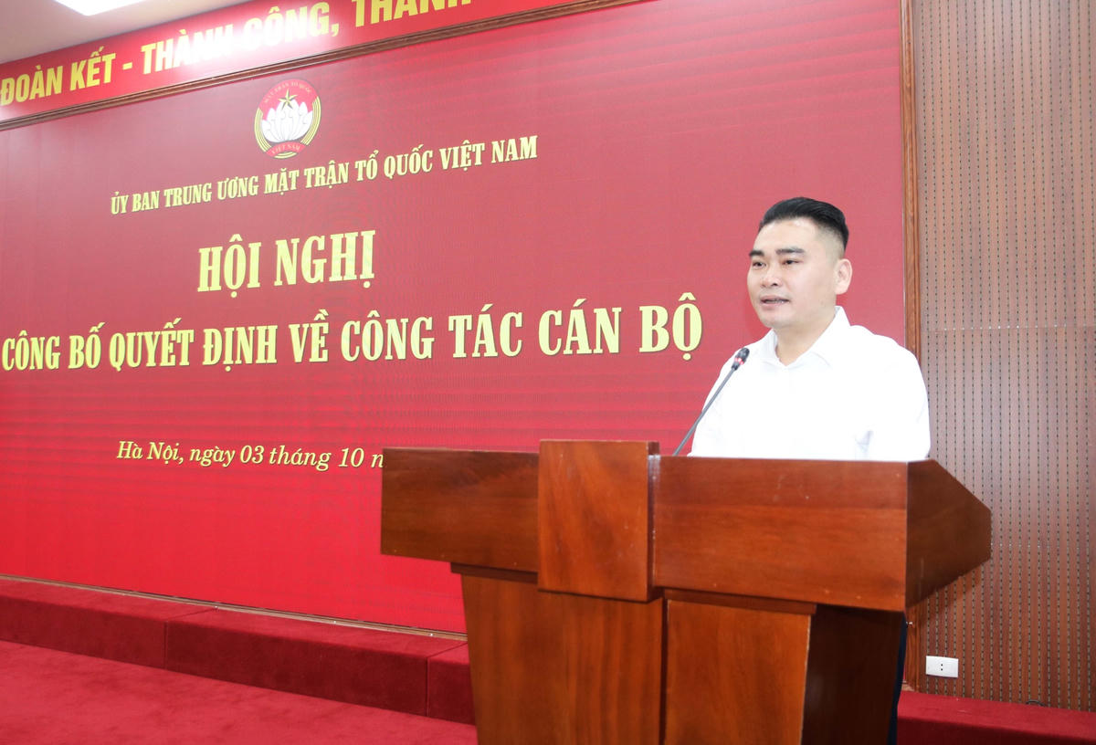 Nhà báo Trần Bảo Trung phát biểu nhận nhiệm vụ.
