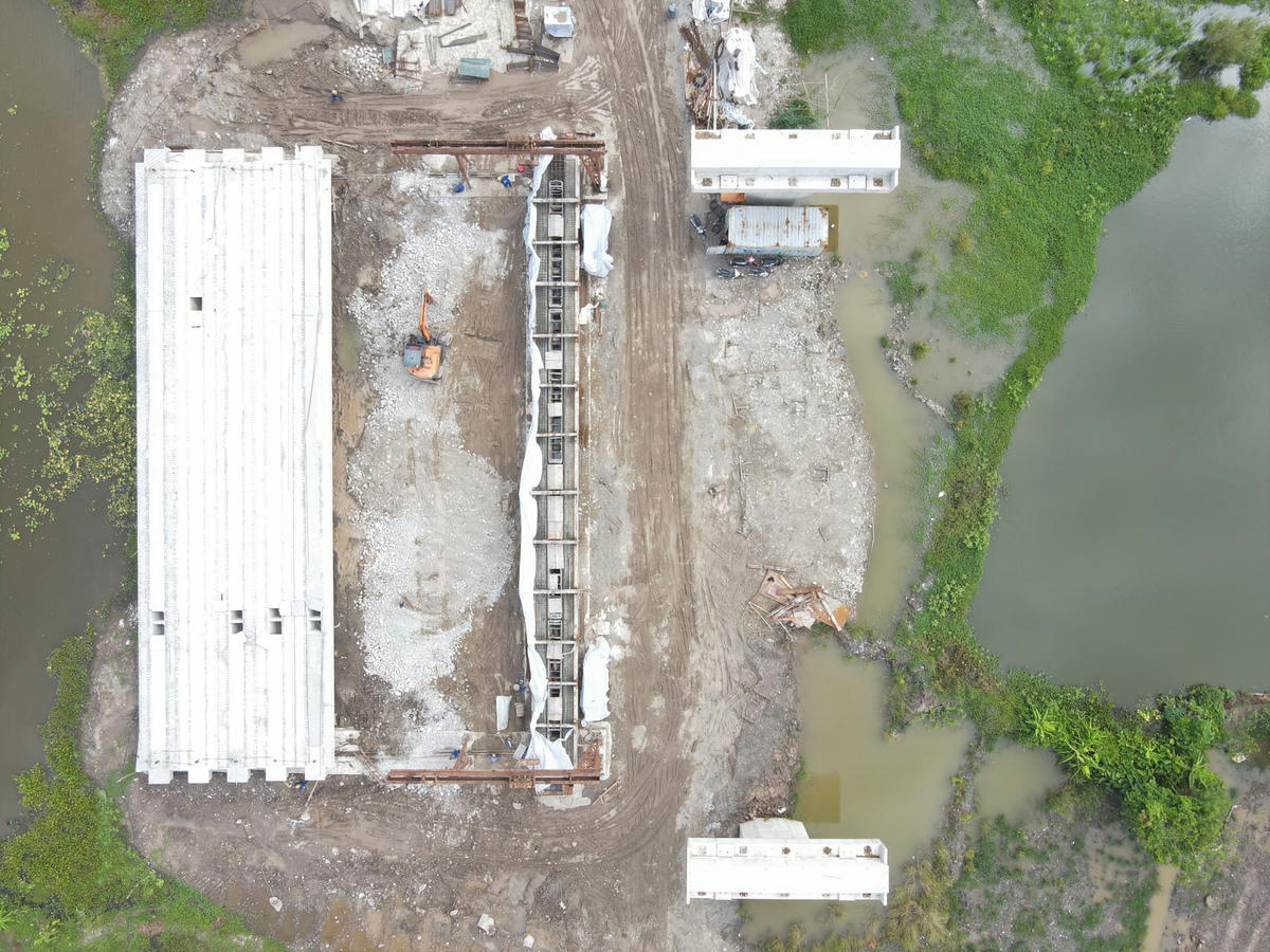 Hiện, liên danh nhà thầu đã đề nghị chủ đầu tư sớm làm việc với địa phương để bàn giao mặt bằng thi công phía Ninh Bình cho nhà thầu thi công. Bên cạnh đó, cũng đề nghị địa phương di chuyển đường dây viễn thông, đường nước sạch đi qua dự án để nhà thầu thi công. 