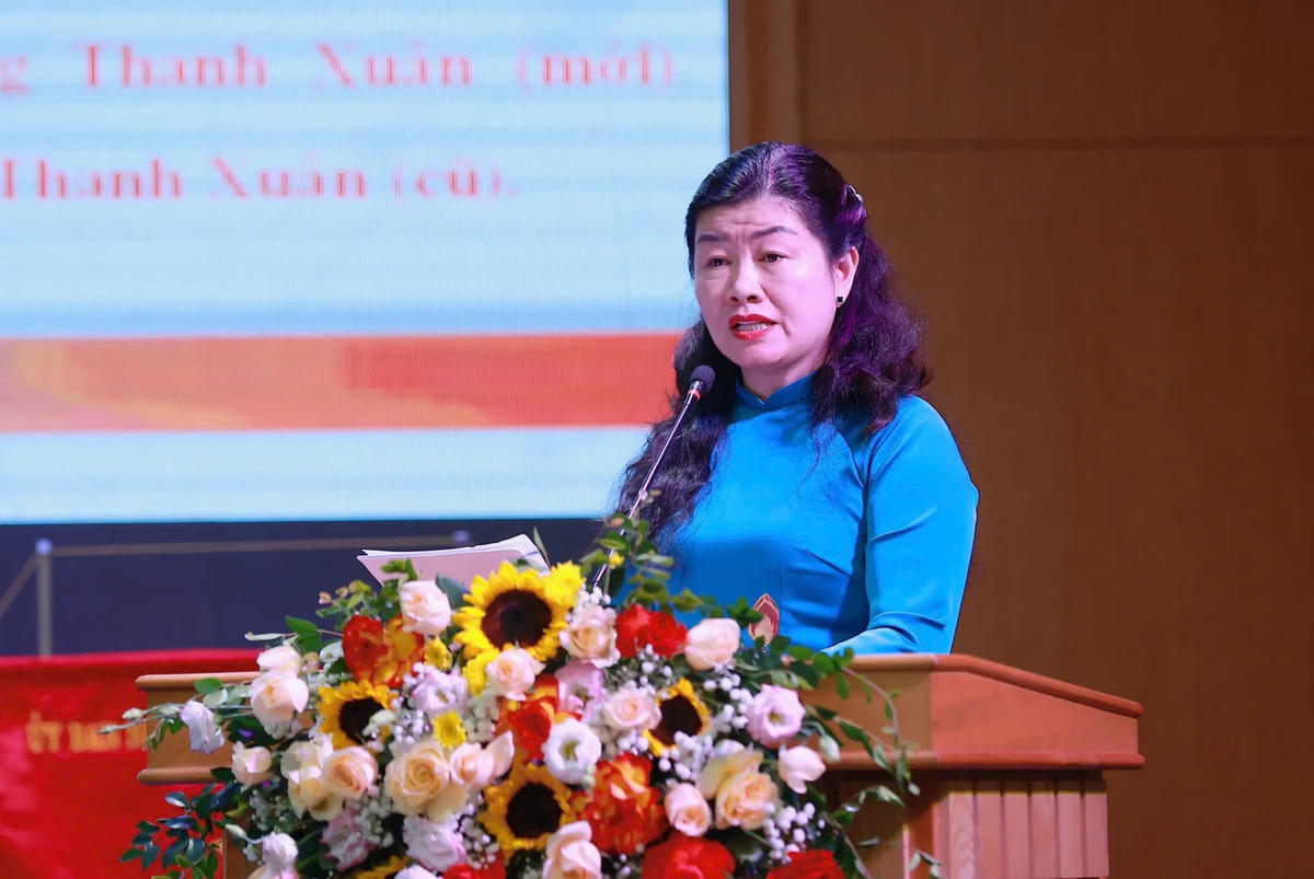 Hình ảnh 3 Phó Chủ tịch UBND phường Thanh Xuân Vương Thị Vân Khánh phát biểu tại hội nghị.