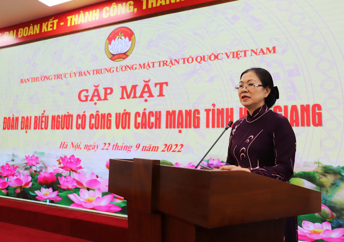 Phó Chủ tịch Trương Thị Ngọc Ánh phát biểu tại buổi gặp mặt.