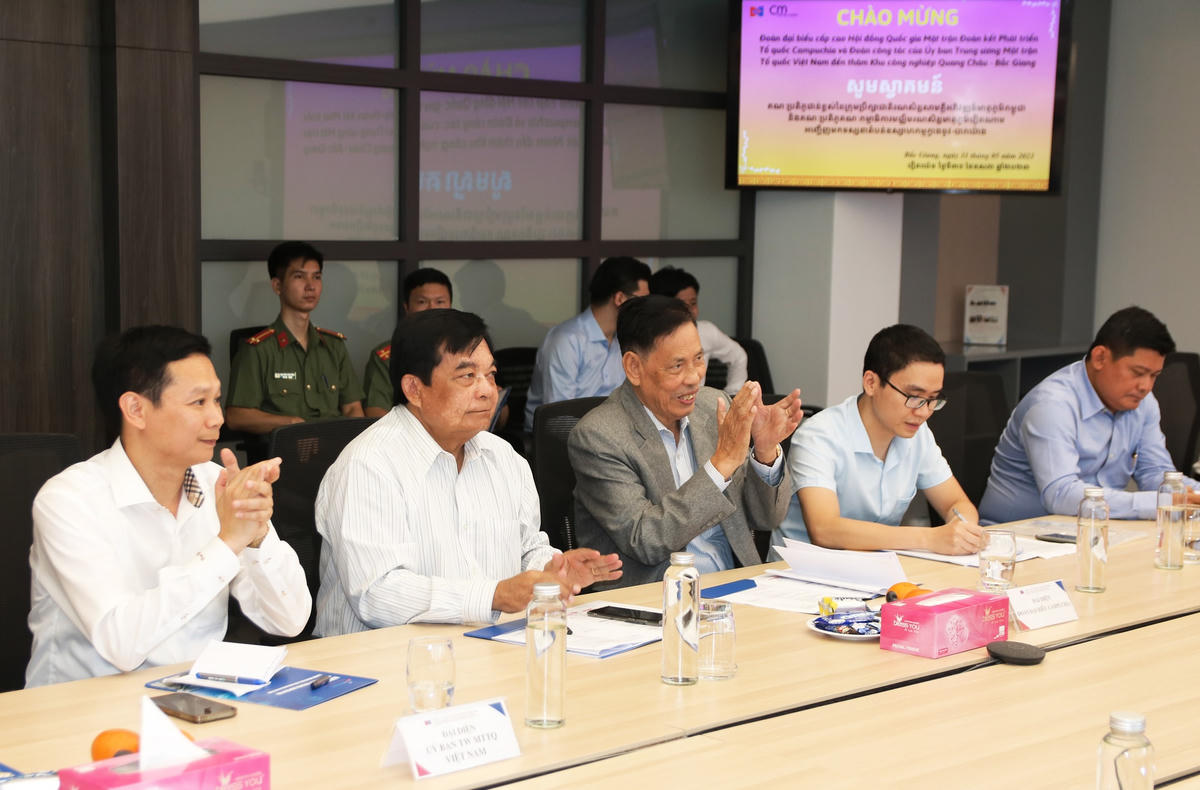 Đoàn đại biểu Hội đồng Quốc gia Mặt trận Đoàn kết Phát triển Tổ quốc Campuchia chào xã giao lãnh đạo tỉnh Bắc Giang