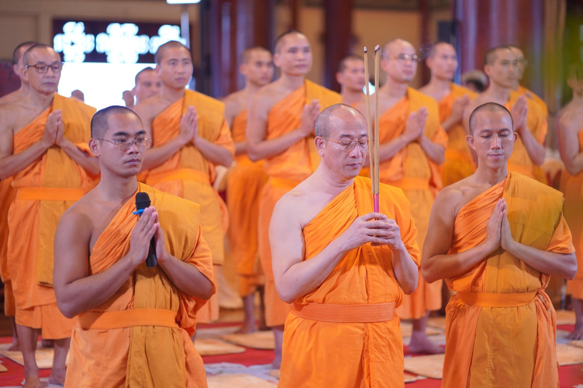 Hàng vạn người về chùa Ba Vàng dự Lễ Vu Lan báo hiếu 2022