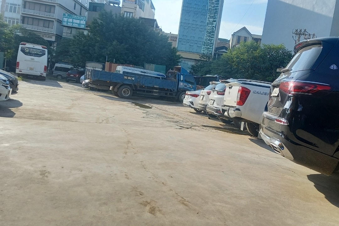 Hà Nội: Nhiều bãi xe, nhà hàng vi phạm trật tự đô thị 