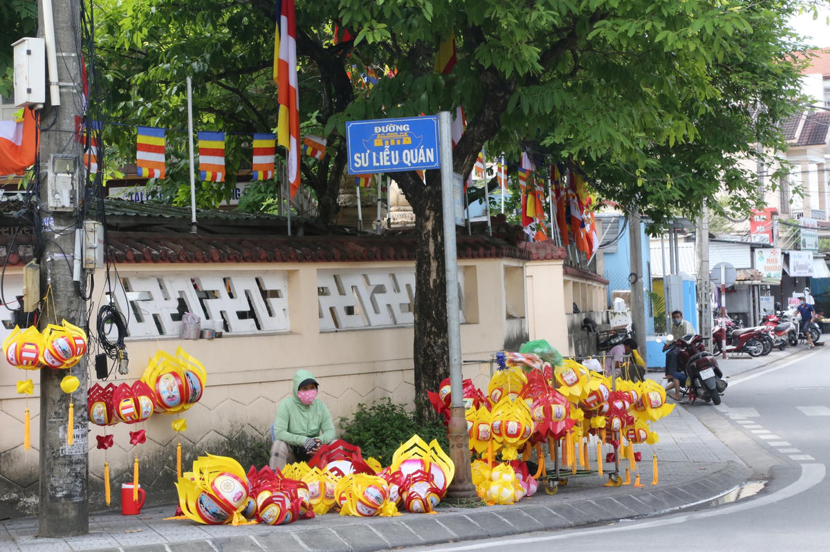 [ẢNH] Cố đô Huế rực rõ sắc màu mùa Phật đản