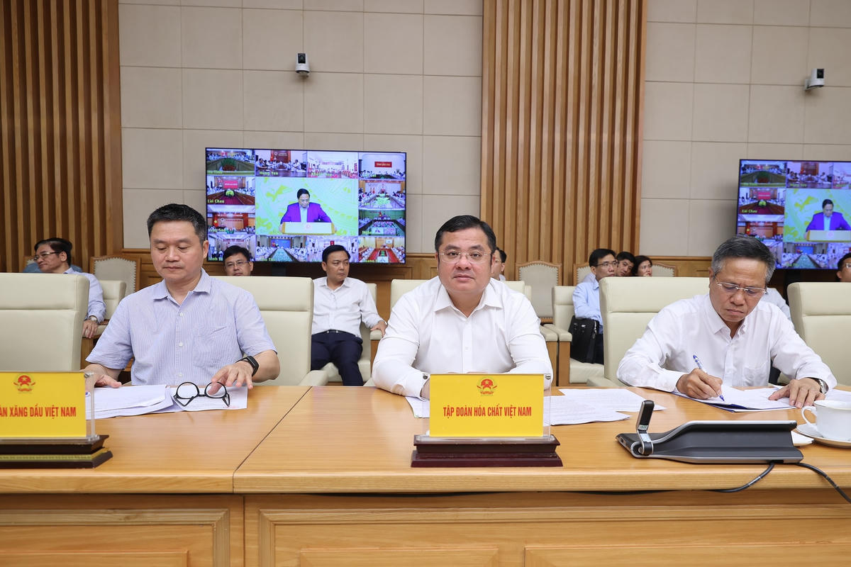 Thủ tướng: Tăng trưởng 8,3-8,5% năm 2025 không là 'mục tiêu bất khả thi'- Ảnh 12.