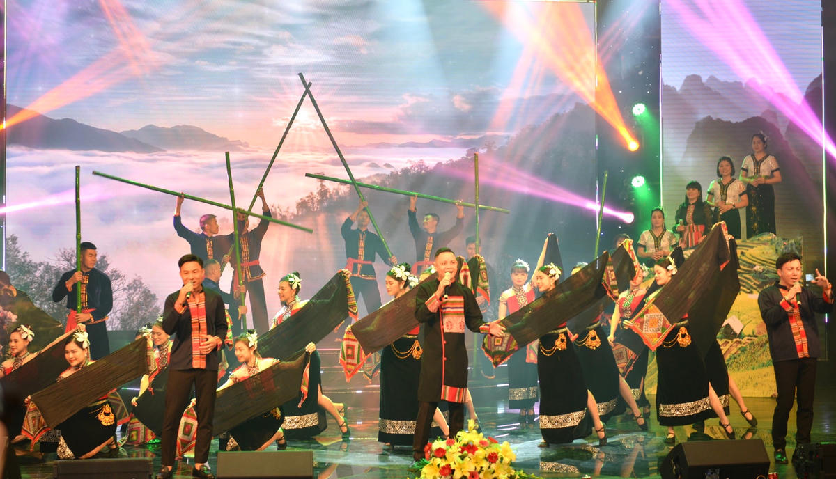Quảng Ninh: Nâng cao đời sống người lao động vùng Mỏ qua tiếng hát 