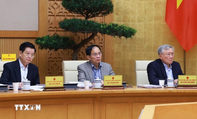 Các Phó Thủ tướng tham dự Phiên họp Chính phủ chuyên đề về xây dựng pháp luật tháng 4/2025. (Ảnh: Dương Giang-TTXVN) ttxvn-thu-tuong-chu-tri-phien-hop-chinh-phu-chuyen-de-ve-xay-dung-phap-luat-thang-4-4.jpg