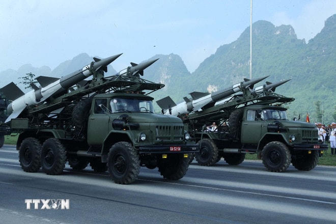 Các loại tên lửa phòng không tại lễ hợp luyện. (Ảnh: Trọng Đức/TTXVN) ttxvn-tang-thiet-giap-dieu-binh-dieu-hanh-ky-niem-80-nam-quoc-khanh-29-17-7.jpg