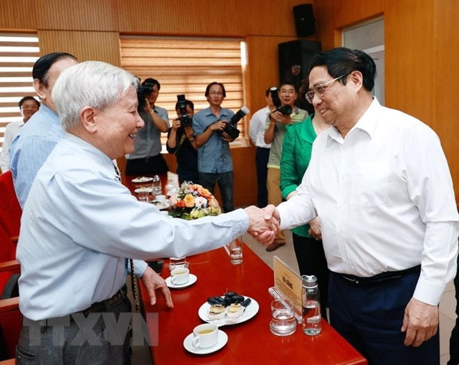 Thủ tướng Phạm Minh Chính với các đại biểu. (Ảnh: Dương Giang/TTXVN).