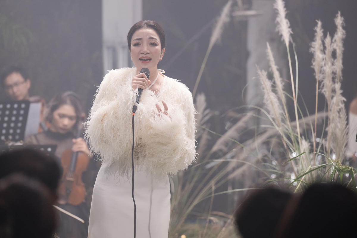 Nhiều năm qua, Phạm Thu Hà kiên định theo đuổi con đường âm nhạc cổ điển giao thoa.