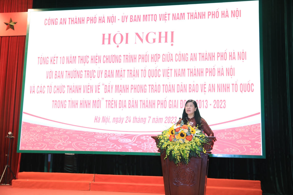 Chủ tịch Ủy ban MTTQ thành phố Hà Nội Nguyễn Lan Hương phát biểu tại Hội nghị.