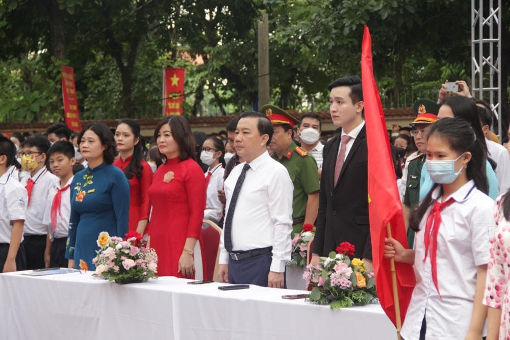 Phó Chủ tịch UBND TP Hà Nội Chử Xuân Dũng đã dự khai giảng năm học 2022-2023 tại Trường THCS Giảng Võ (quận Ba Đình).