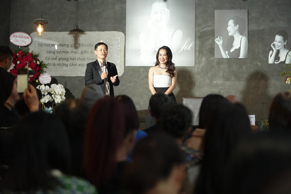 Nhạc sĩ Giáng Son tại sự kiện ra mắt album "Sing my Sol".