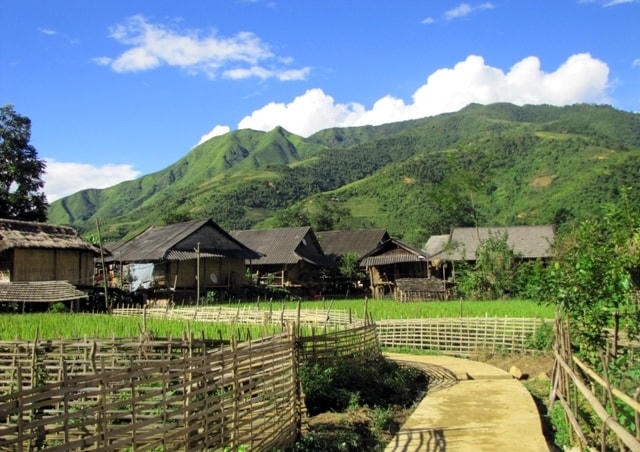 Vẻ đẹp của Bản Hon và sinh hoạt của dân bản.  