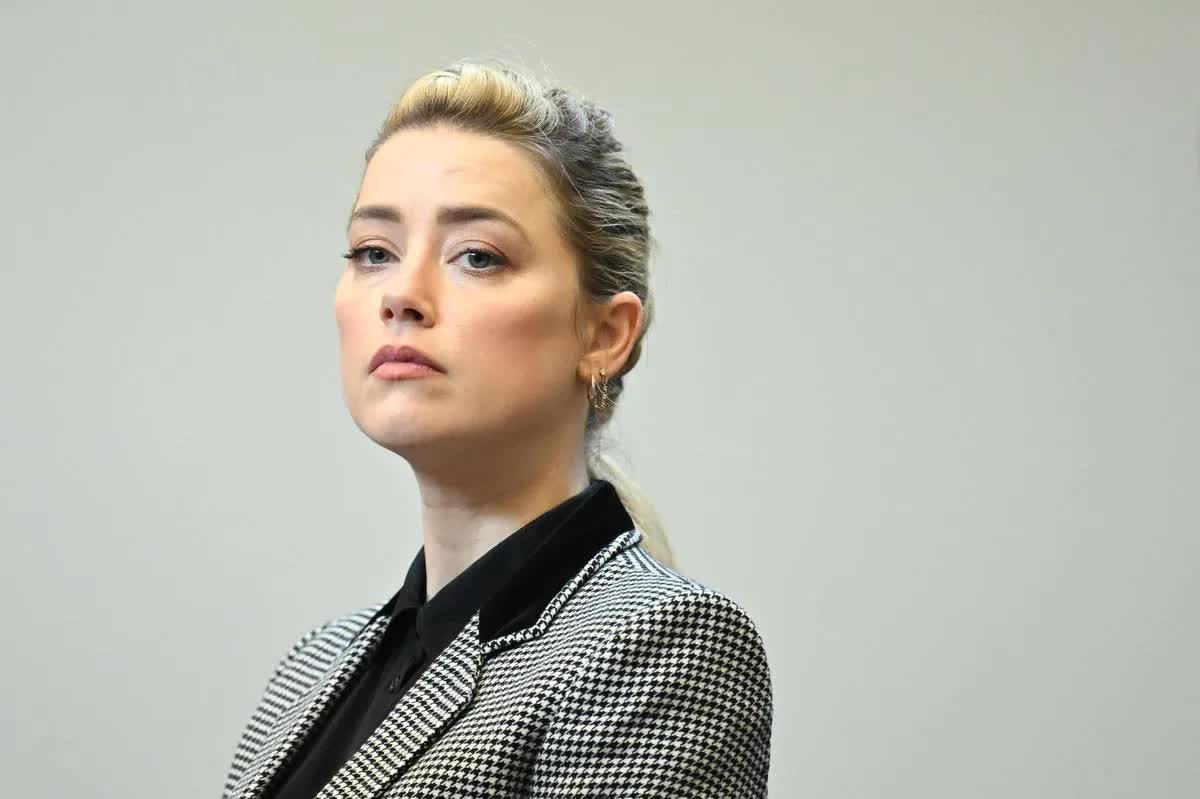 Amber Heard đang gặp khó khăn tài chính do phải bồi thường 8,35 triệu USD cho chồng cũ.  
