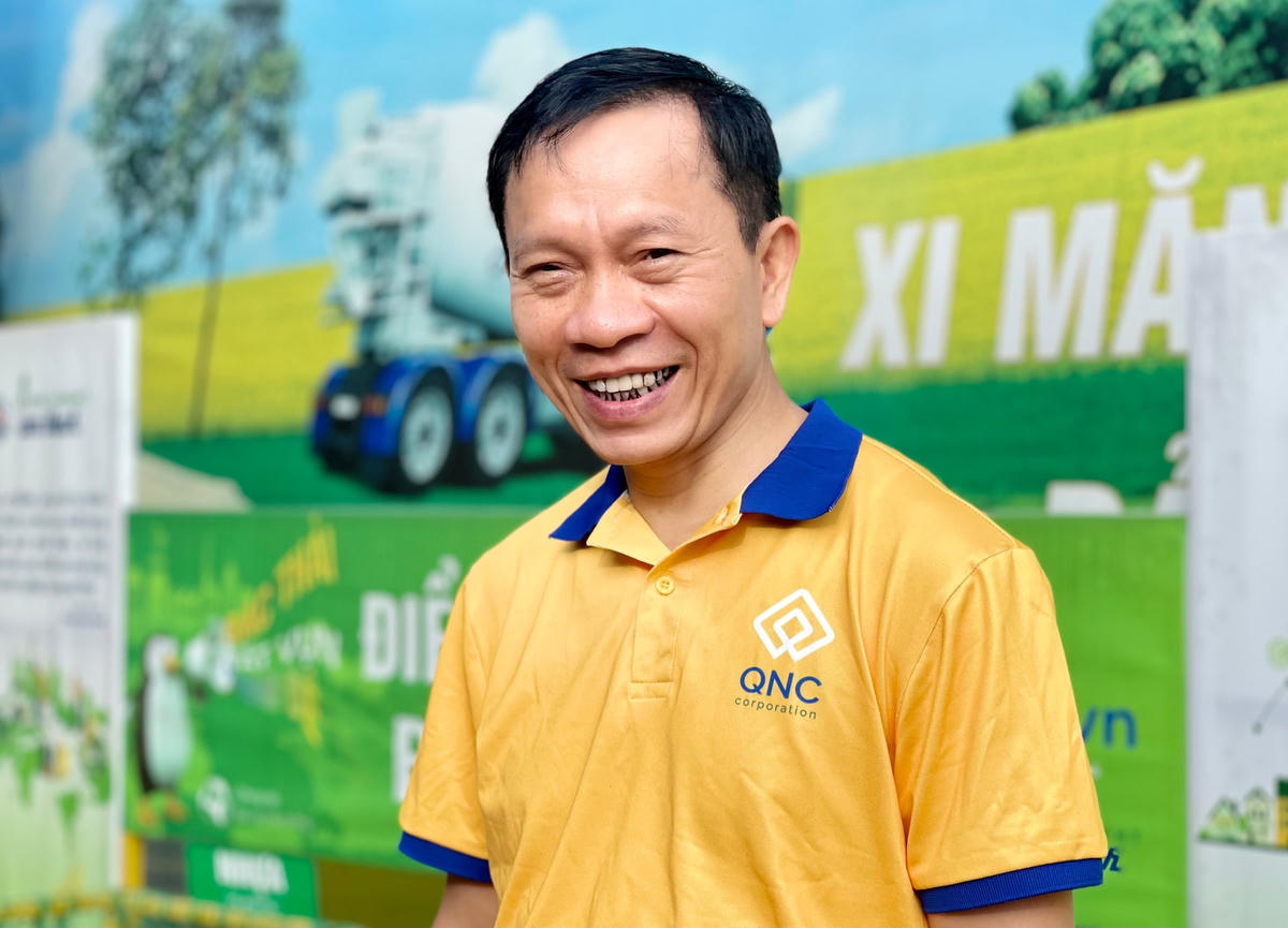 Ông Vũ Trọng Hiệt, Phó Giám đốc Công ty CP Xi măng và Xây dựng Quảng Ninh chia sẻ: Thời gian tới, Công ty mở rộng mạng lưới thu mua, phân loại rác thải nhựa có thể tái chế trên địa bàn tỉnh. Lượng rác thải thu gom là nguồn nguyên liệu đầu vào để Công ty hiện thực hóa ý tưởng đầu tư nhà máy ứng dụng công nghệ tái chế rác thải nhựa thành hạt nhựa để làm nguyên liệu sản xuất bao bì đựng xi măng, sản xuất giấy Kraft dùng trong bao bì xi măng. Việc này không những giúp Công ty bảo vệ môi trường, bảo vệ nguồn tài nguyên thiên nhiên, mà còn tạo thêm nguồn thu ổn định, tiết kiệm chi phí sản xuất cho đơn vị...