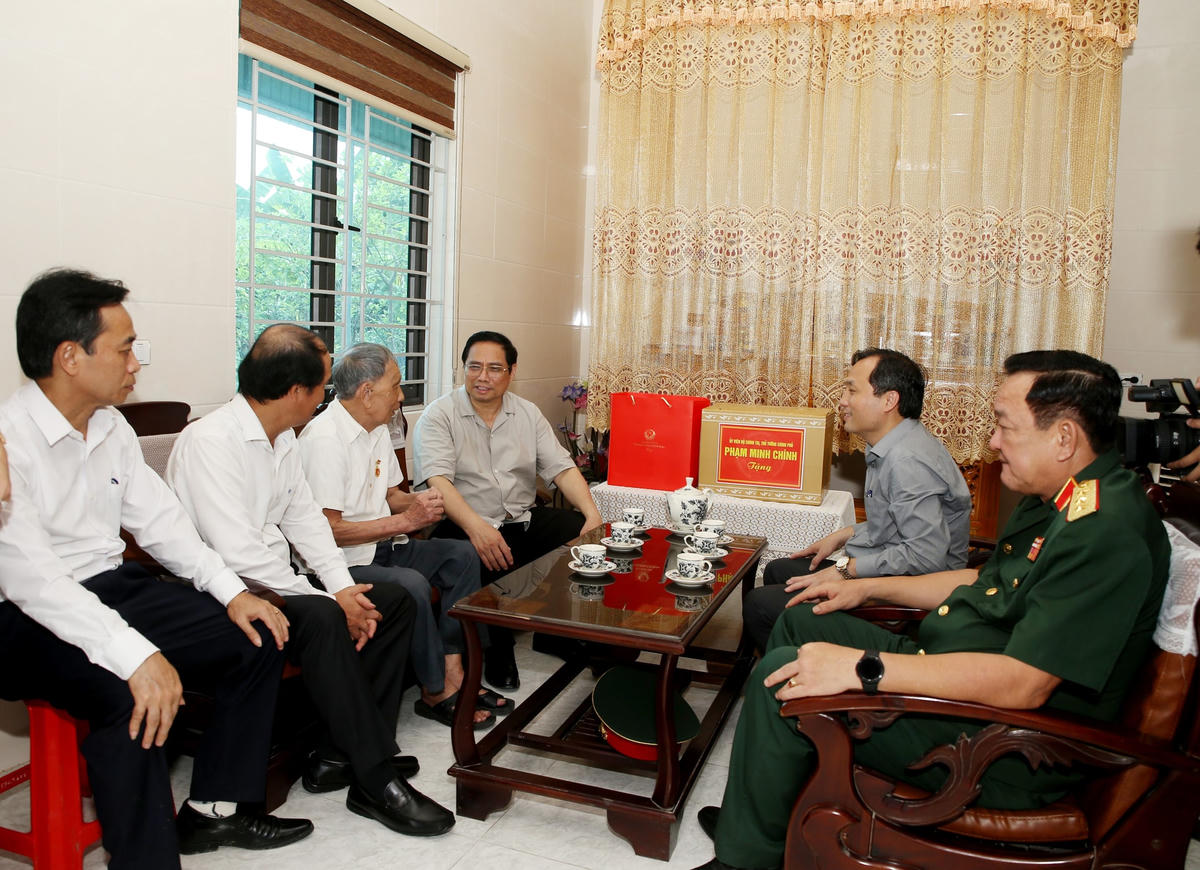 Thủ tướng Chính phủ dâng hương tại Khu di tích Ngã ba Đồng Lộc