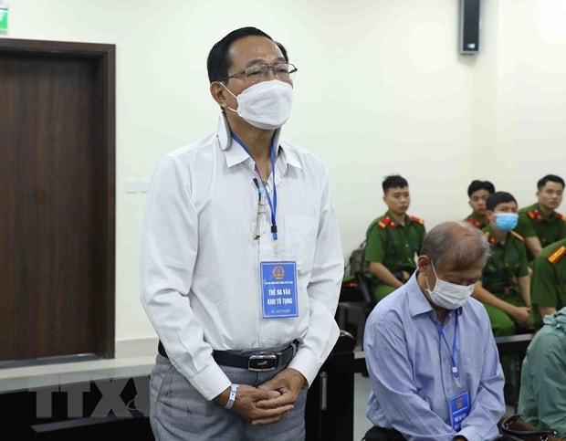 Bị cáo Cao Minh Quang (66 tuổi, cựu Thứ trưởng Bộ Y tế) khai báo trước tòa. Ảnh: Phạm Kiên/TTXVN.