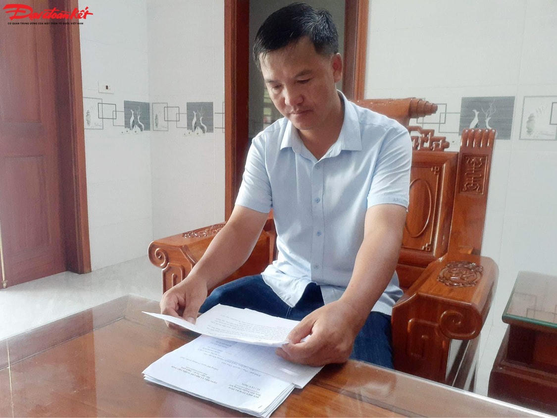 Ông Nguyễn Vĩnh Nam trao đổi vụ việc.