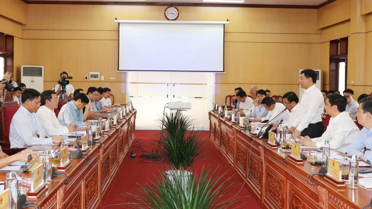 Quang cảnh buổi làm việc. 