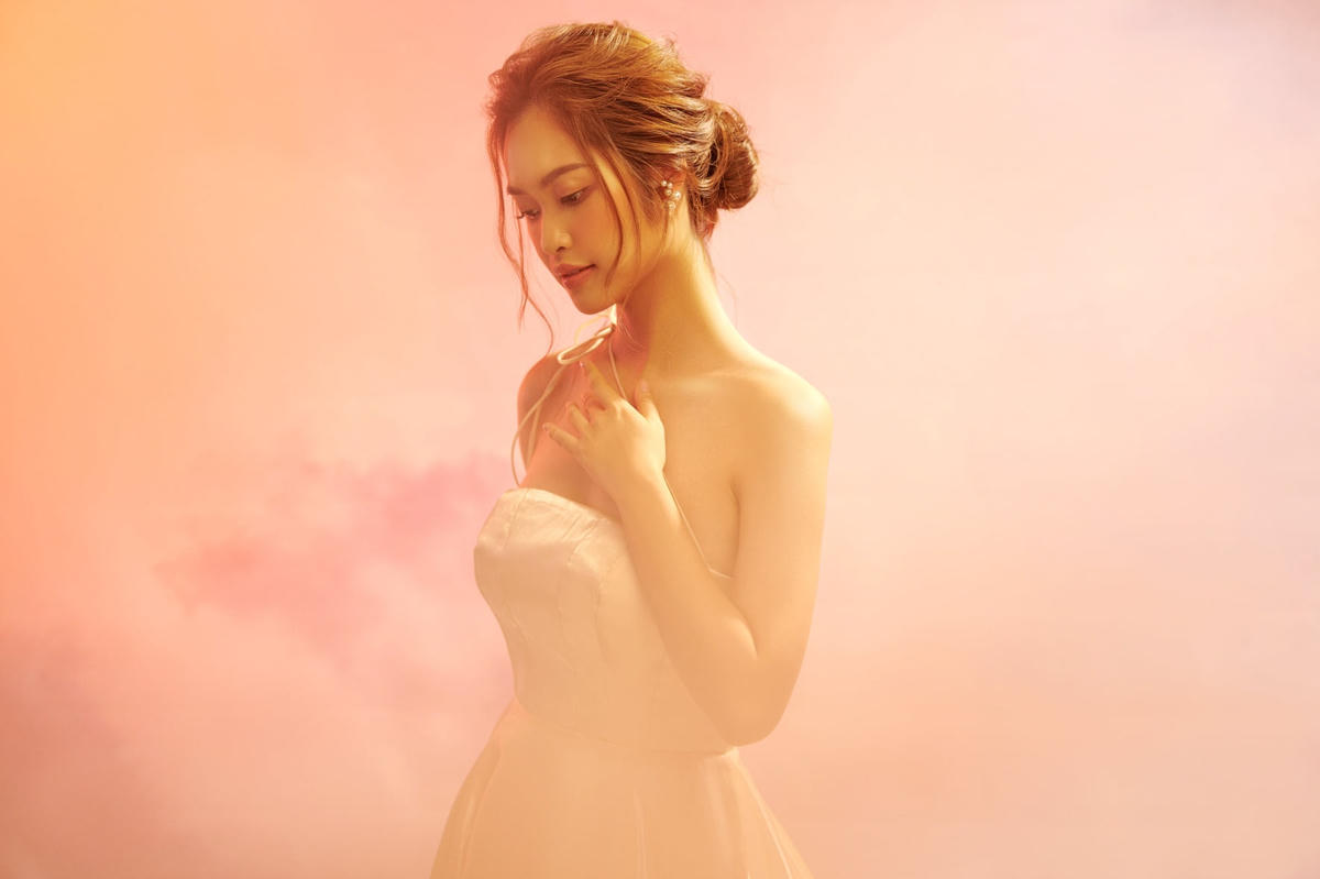 Hoa hậu Nông Thúy Hằng  khẳng định những suy đoán của cư dân mạng đang làm phiền trực tiếp đến cô.