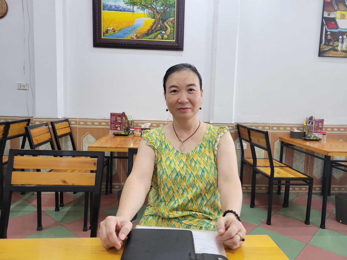 Chị Chung vui mừng vì chiếc điện thoại đã nằm ở vị trí an toàn và gia đình có góp sức giúp Công an điều tra vụ án. 