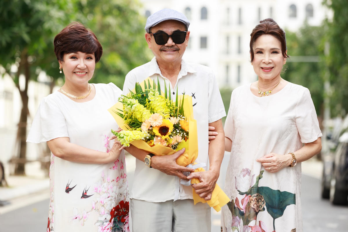 Từ trái qua: nghệ sĩ Ngân Quỳnh, diễn viên Việt Anh, NSND Kim Xuân. 
