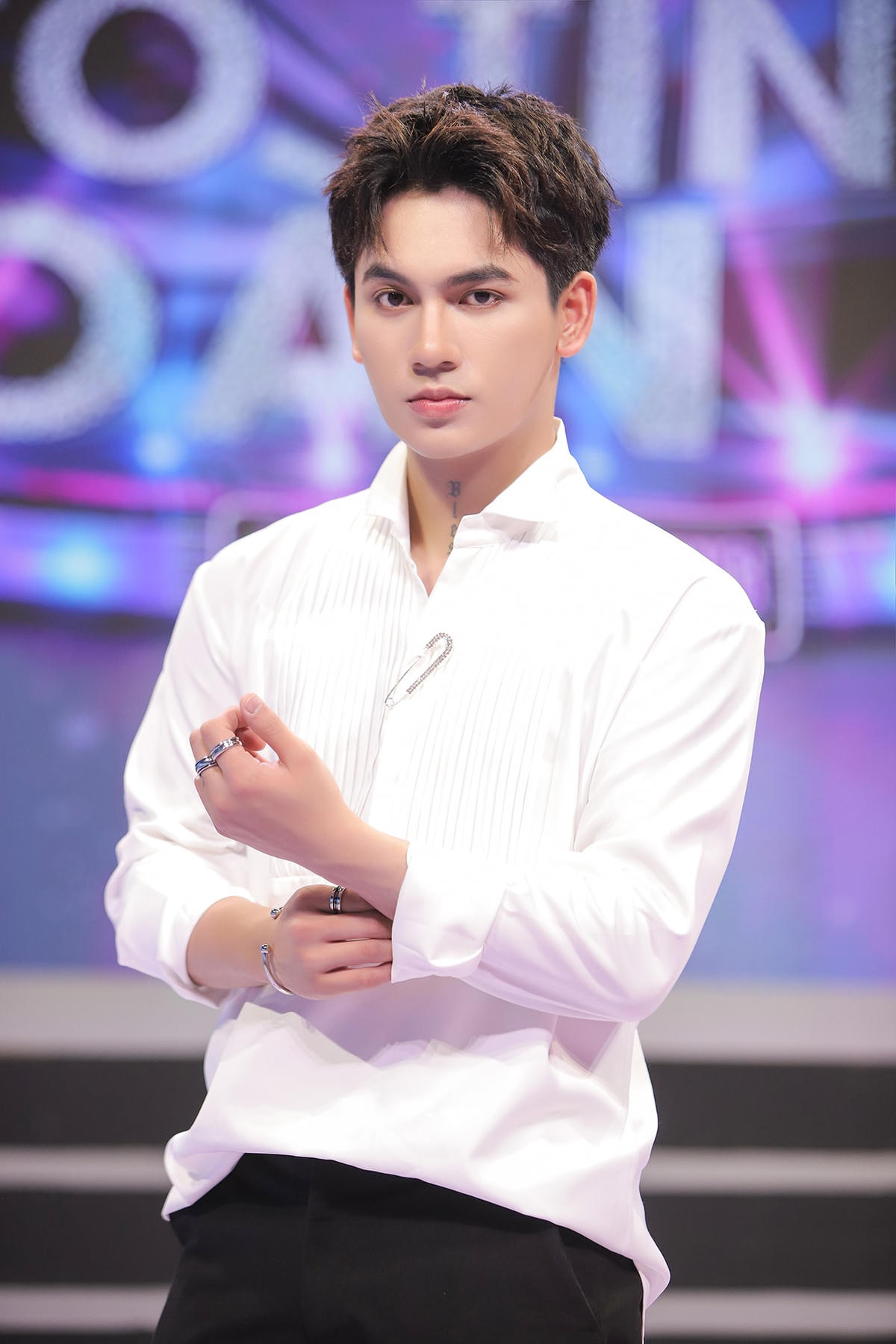 Hiệp Tuấn Trần vô cùng galăng khi nhận ra người quen cũ.