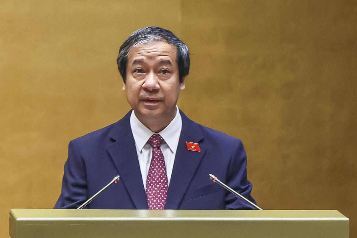 Bộ trưởng Bộ Giáo dục và đào tạo Nguyễn Kim Sơn báo cáo trước Quốc hội (Ảnh: Quang Vinh)