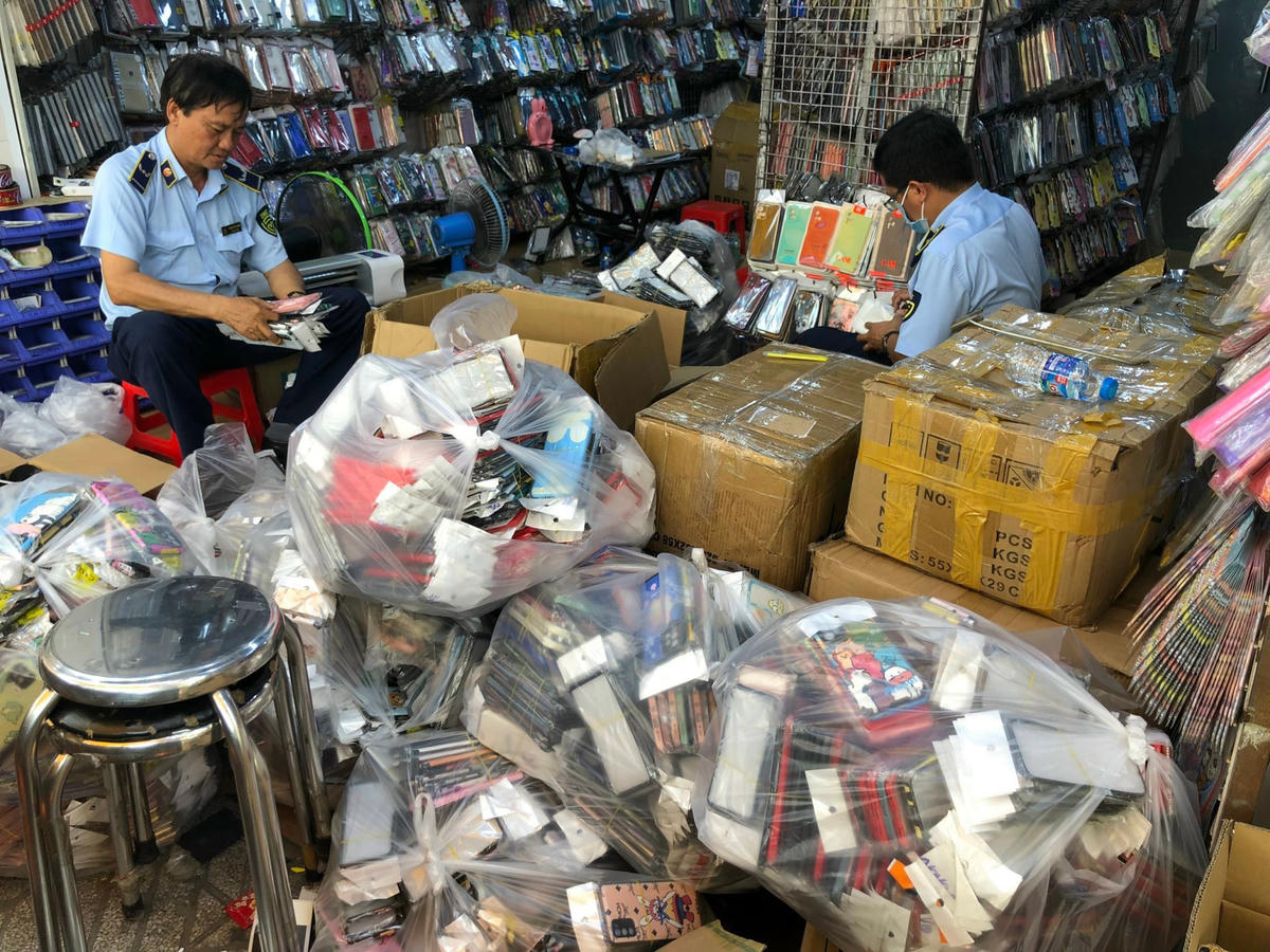 Quản lý thị trường TPHCM phát hiện nhiều vụ hàng giả, hàng không rõ nguồn gốc, trong đó có nhiều mặt hàng được giới thiệu bán qua online.