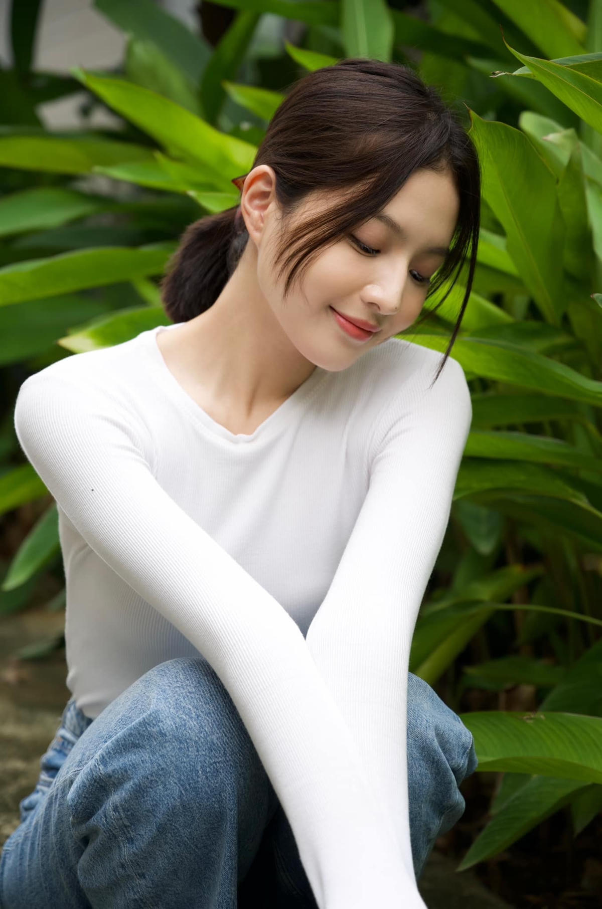 Ngoài đời, Bích Ngọc sở hữu nét đẹp tinh khôi, đậm chất Nam Bộ. Cô cũng thường xuyên đăng ảnh mặt mộc, khoe làn da mịn màng đầy sức sống. 