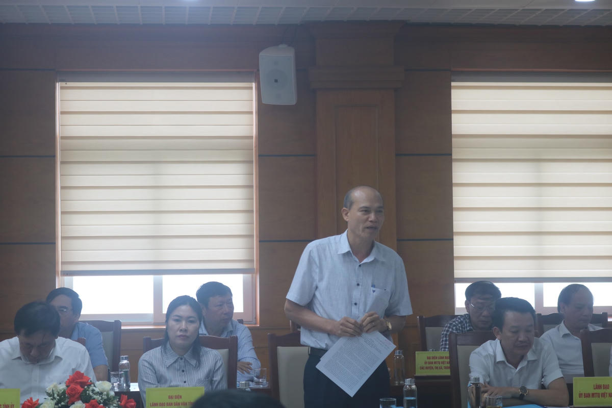 Đại biểu đề xuất ý kiến tại buổi làm việc.