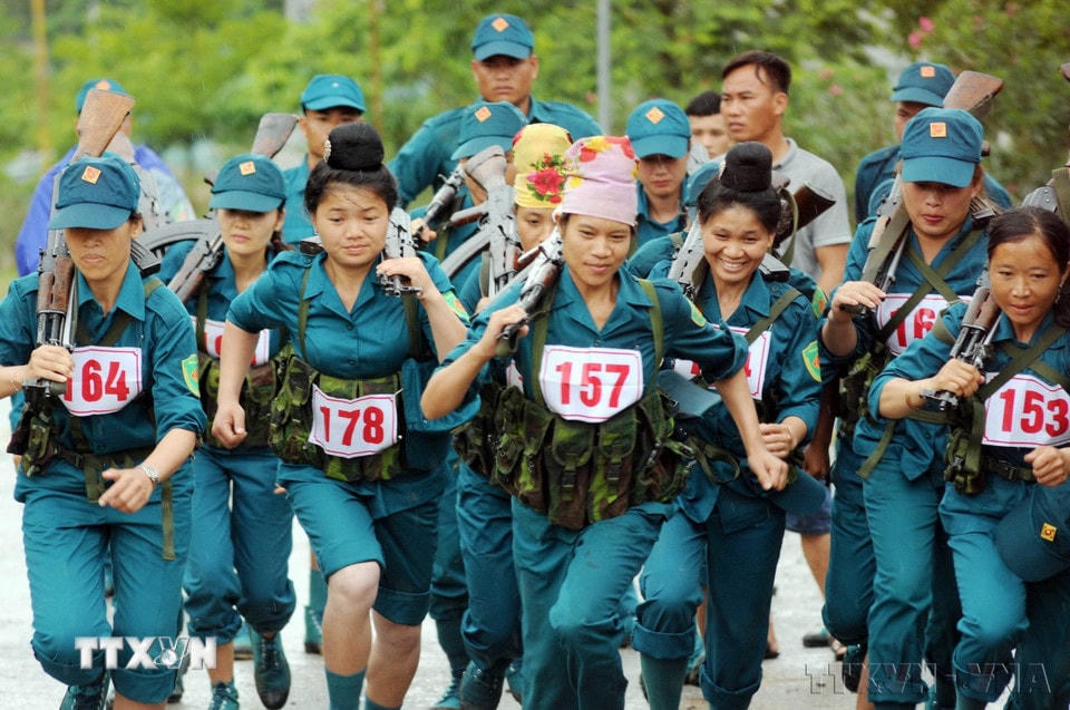 Các vận động viên tham gia thi đấu nội dung chạy 1.500m nữ tại Hội thao Thể dục thể thao Bộ Chỉ huy Quân sự tỉnh và dân quân tự vệ do Bộ Chỉ huy Quân sự tỉnh Sơn La tổ chức, hồi tháng 6/2019. (Ảnh: Quang Quyết/TTXVN)