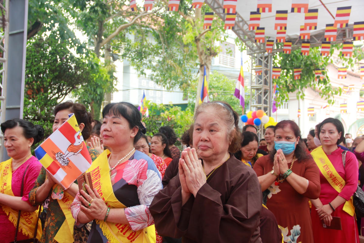 Rực rỡ sắc màu Đại lễ Phật đản chùa Vàng