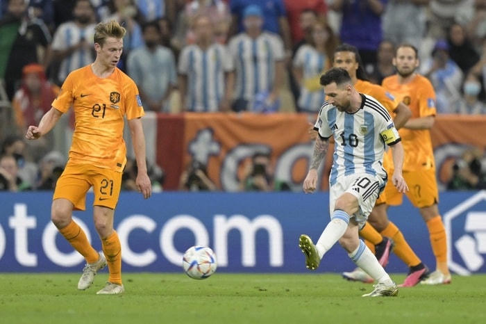 Lionel Messi thể hiện vai trò thủ lĩnh đích thực của Argentina.