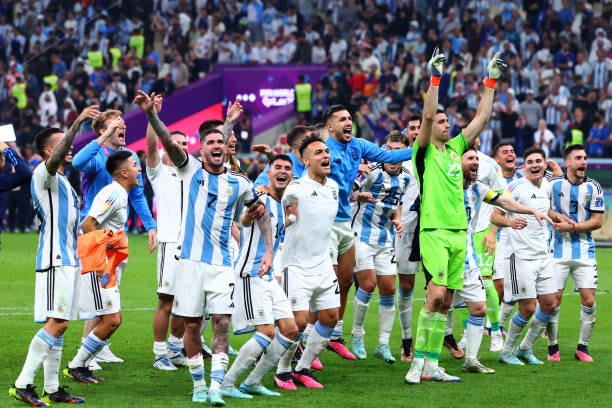 Messi tỏa sáng đưa Argentina vào chung kết