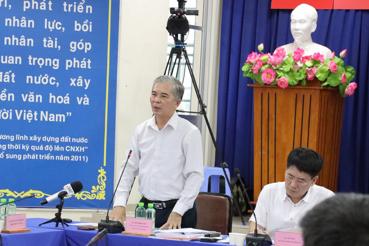 Phó Chủ tịch UBND TP HCM Ngô Minh Châu hứa sớm giải quyết các ý kiến của người dân Thủ Thiêm trong phạm vi thẩm quyền của UBND TP HCM. (Ảnh: HMC).