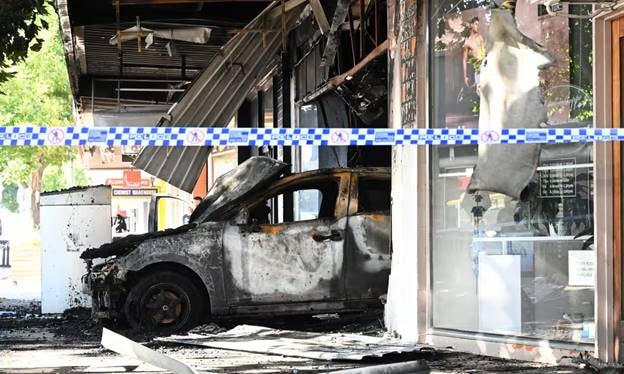 Nhiều cửa hàng thuốc lá điện tử bị thiêu rụi trong cuộc chiến giành thị phần giữa các nhóm buôn lậu tại Úc. (Ảnh: The Guardian).