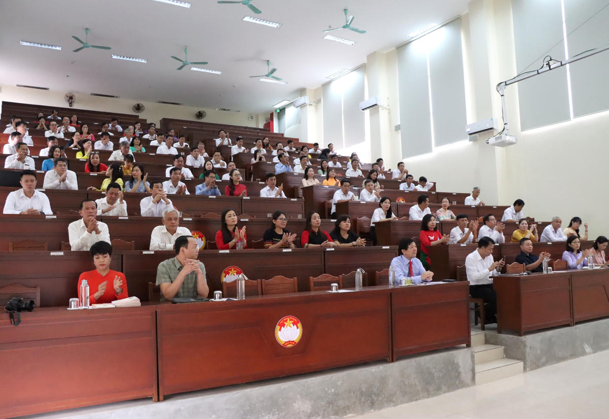 Các đại biểu và học viên tham dự buổi Lễ.