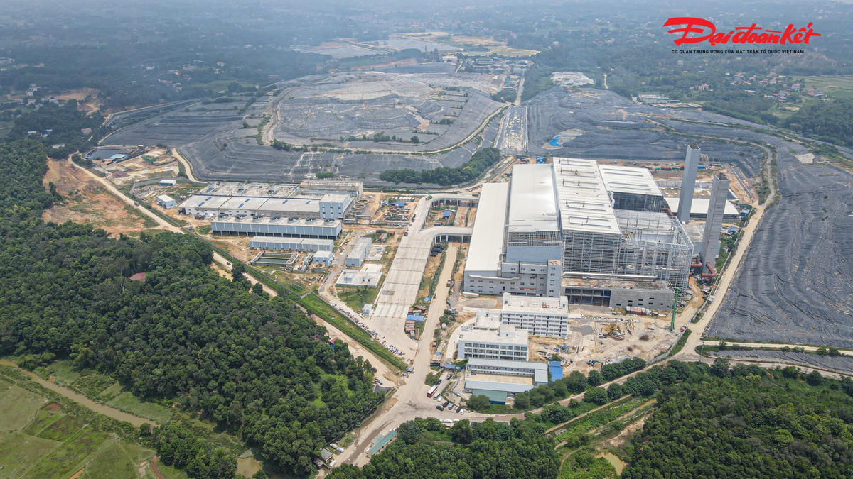 Dự án Nhà máy điện rác Sóc Sơn được đầu tư từ cuối năm 2017 với tổng vốn đầu tư 7.000 tỷ đồng. Nhà máy có 5 lò đốt với 3 tổ máy phát và chia làm 3 giai đoạn vận hành. Giai đoạn 1 vận hành lò đốt số 1 và tổ máy phát số 1. Giai đoạn 2 gồm 2 lò đốt và giai đoạn 3 gồm 2 lò đốt sẽ vận hành trong năm 2022.