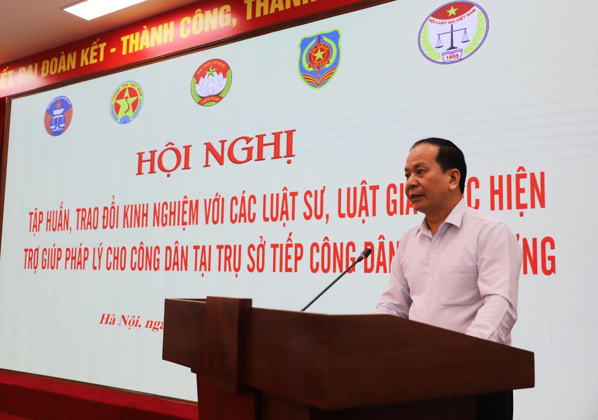 Luật sư Đào Ngọc Chuyền báo cáo việc triển khai hoạt động luật sư trợ giúp pháp lý cho công dân tại Trụ sở tiếp công dân Trung ương.