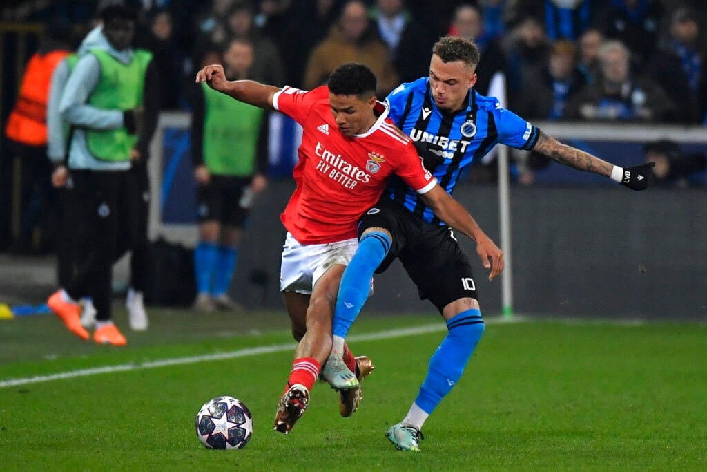 Club Brugge mắc quá nhiều sai lầm trong phòng ngự (Ảnh: AP).